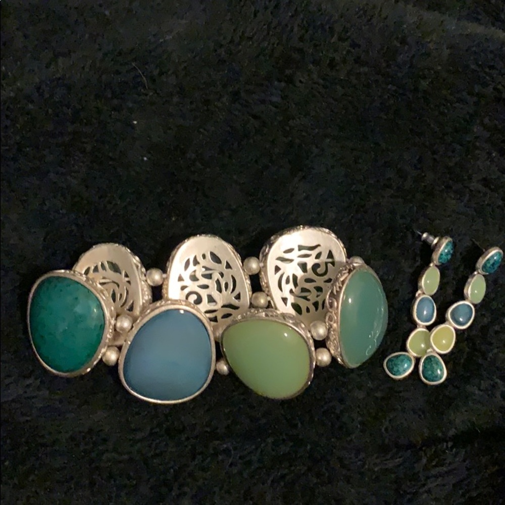 Stretch bracelet and earring set